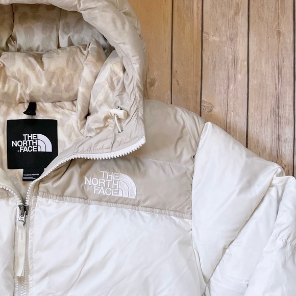 The North Face Women’s Nuptse Belted Mid Jacket In Gardenia White - Picture 4 of 11